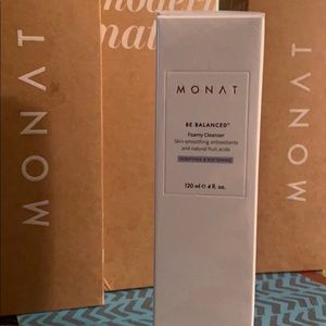 Monat be balanced foamy cleanser